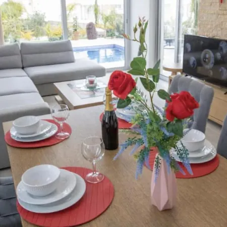 Villa Mylos Luxury 3 Bed With Private Pool *
